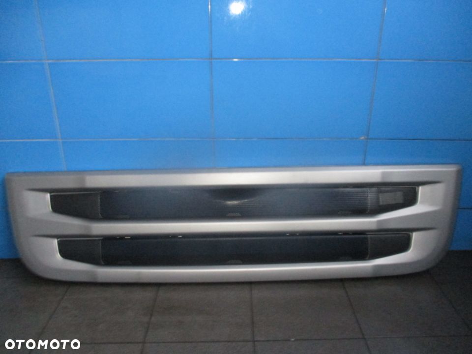 Atrapa dolna, grill, ławka wysokość 38cm Scania 6P i 6R - 1