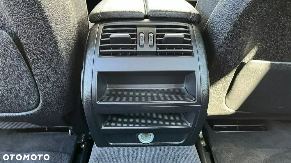 BMW Seria 5 520d - 28