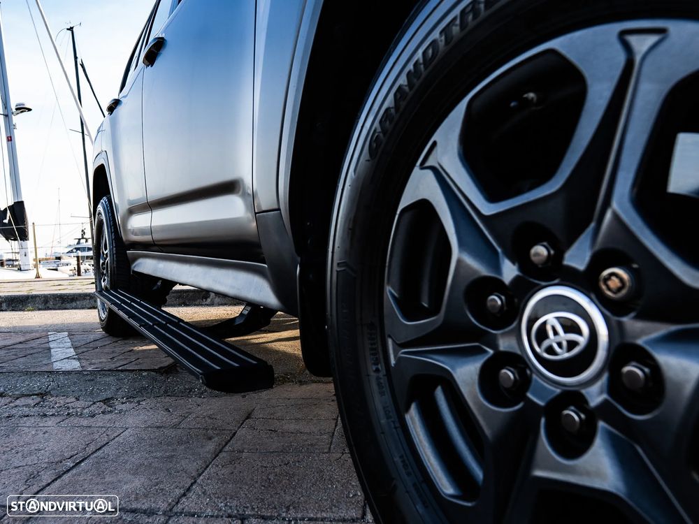 Toyota Land Cruiser - 33