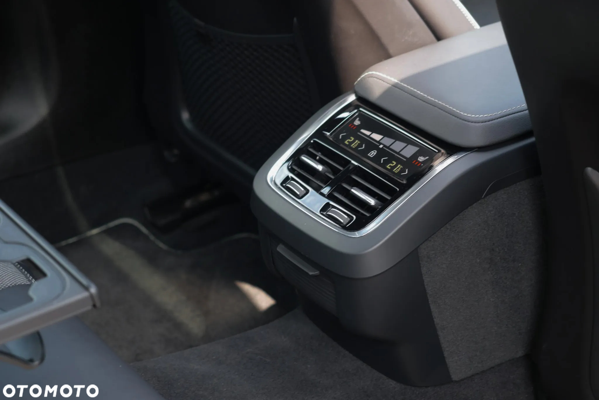 Volvo S60 T5 R-Design - 11