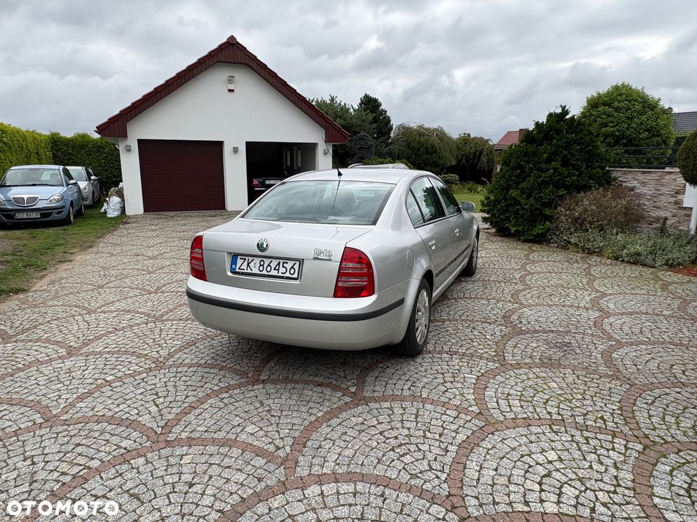 Skoda Superb 1.8 Turbo Elegance - 8