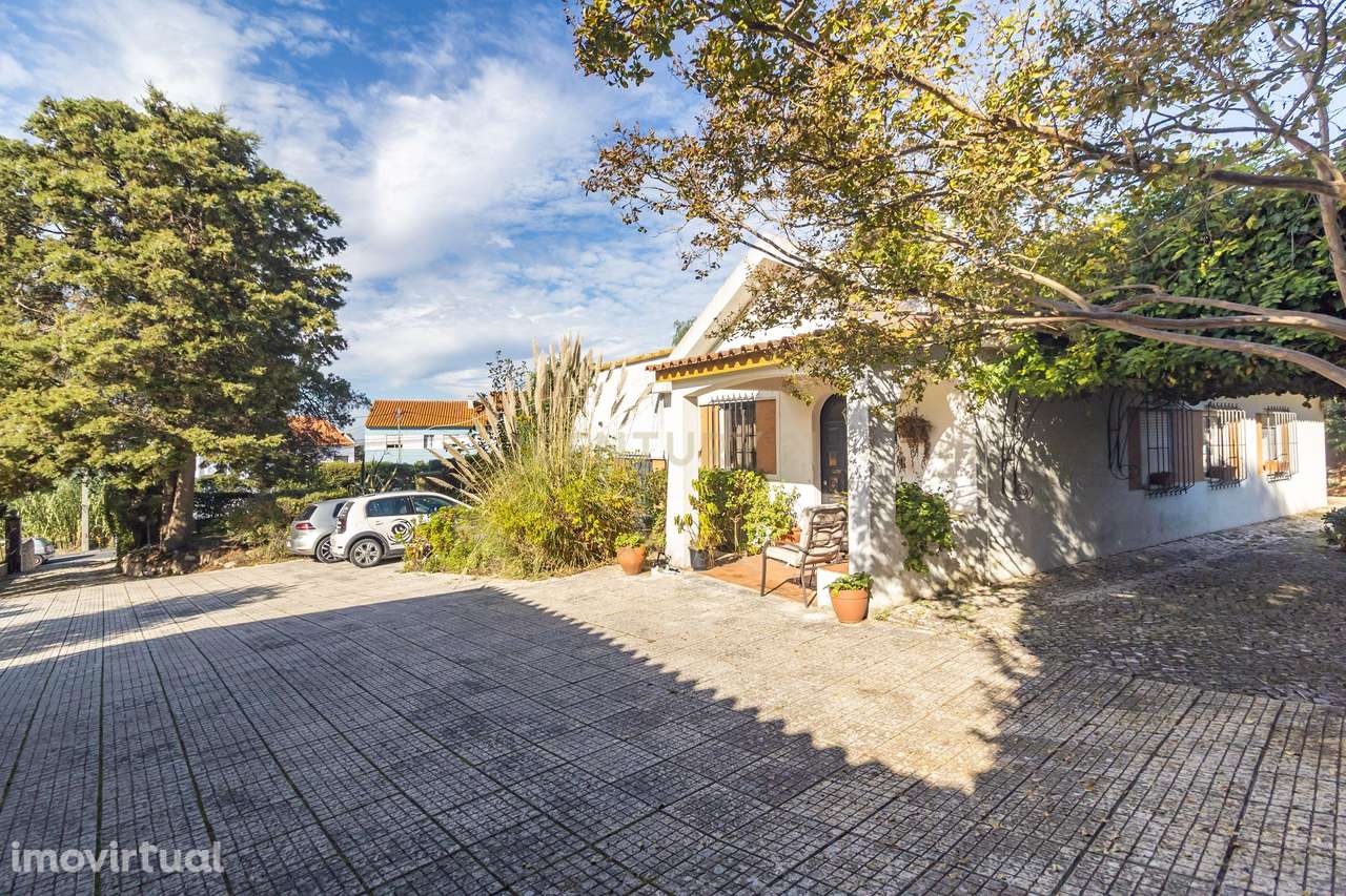 Moradia com construções de apoio, piscina e localização priviligiada - Grande imagem: 3/60