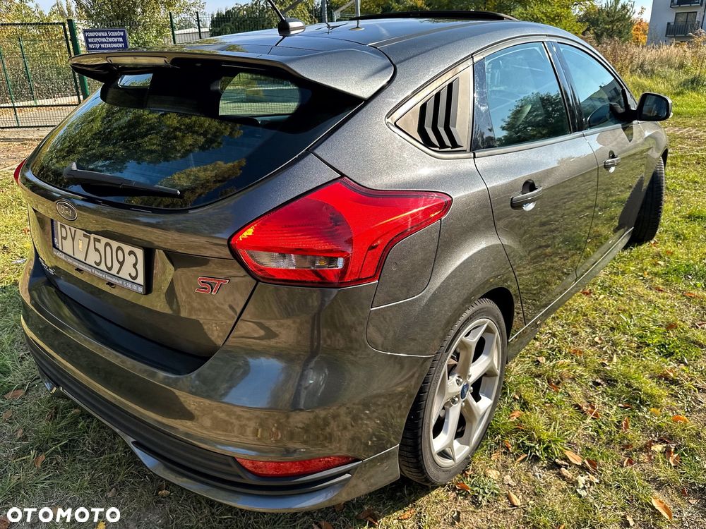 Ford Focus 2.0 EcoBoost ST - 25