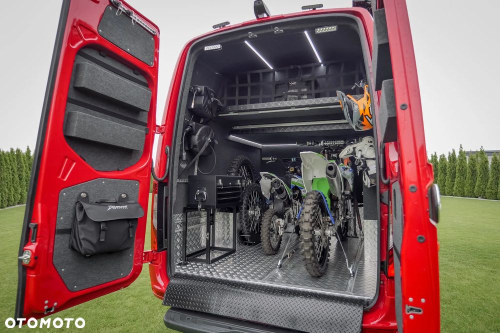 Mercedes-Benz Sprinter - 25