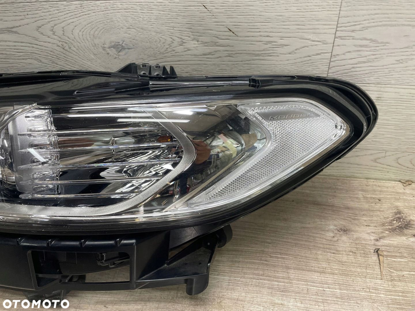 Lampa przednia lewa Ford Mondeo MK V 2 - 4