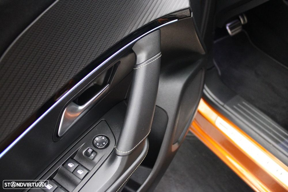 Peugeot 2008 1.5 BlueHDi GT EAT8 - 43