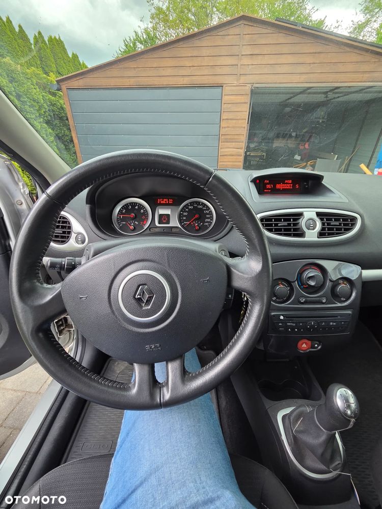 Renault Clio 1.2 16V Life - 11