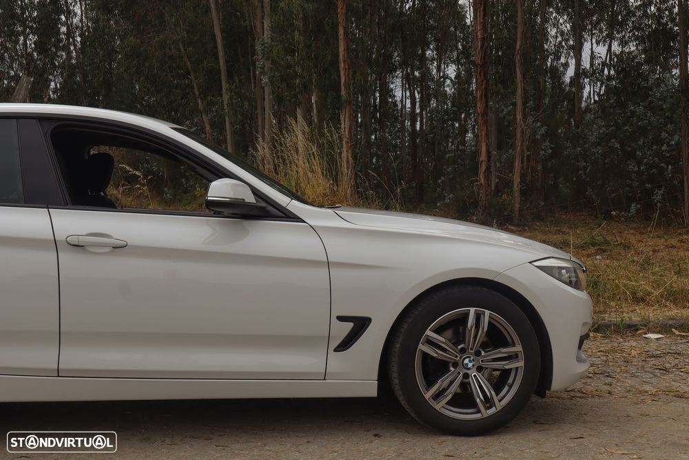 BMW 320 d xDrive Sport Line — fotografia 6