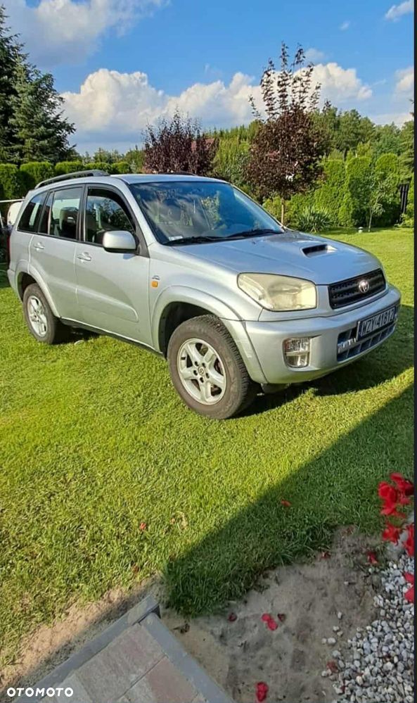 Toyota RAV4 D-4D 4x4 - 5