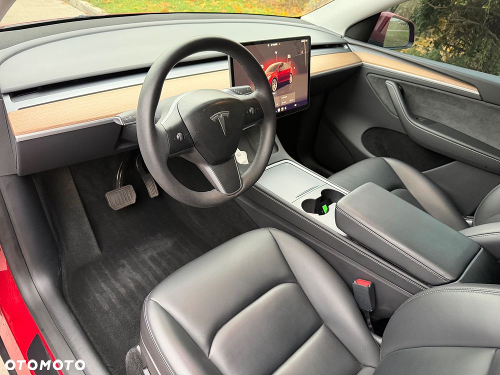 Tesla Model Y Long Range AWD - 10