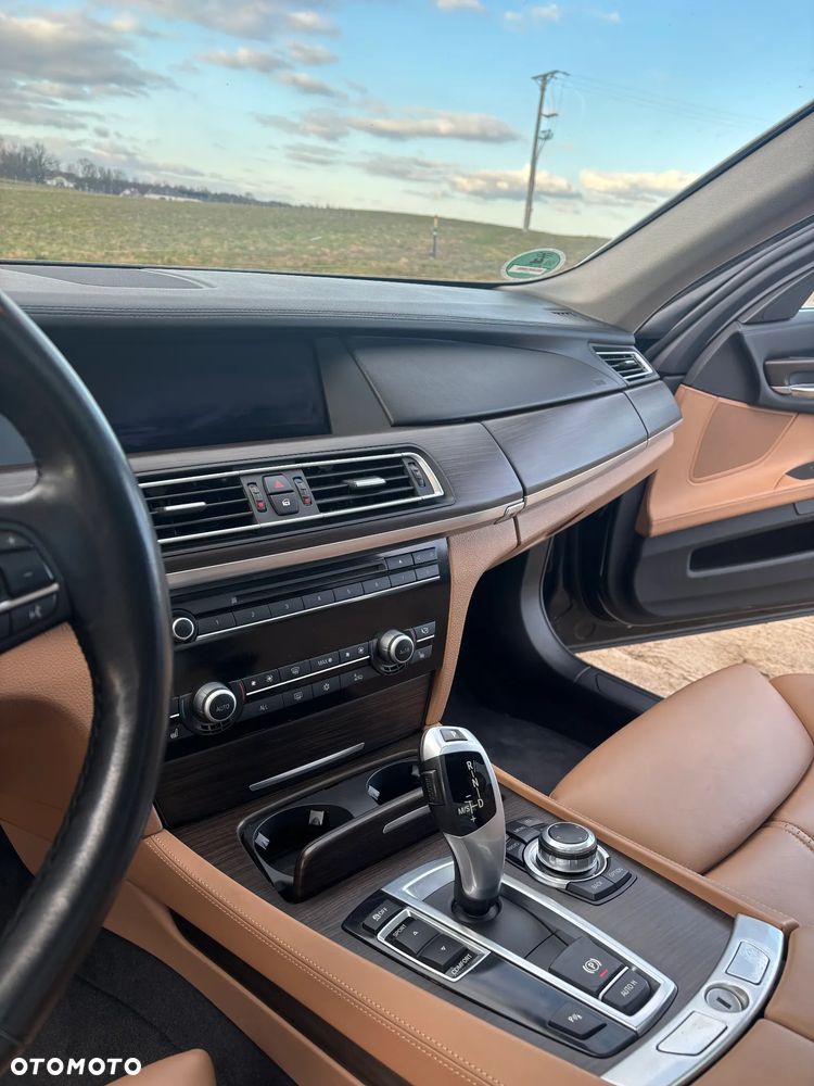 BMW Seria 7 - 11