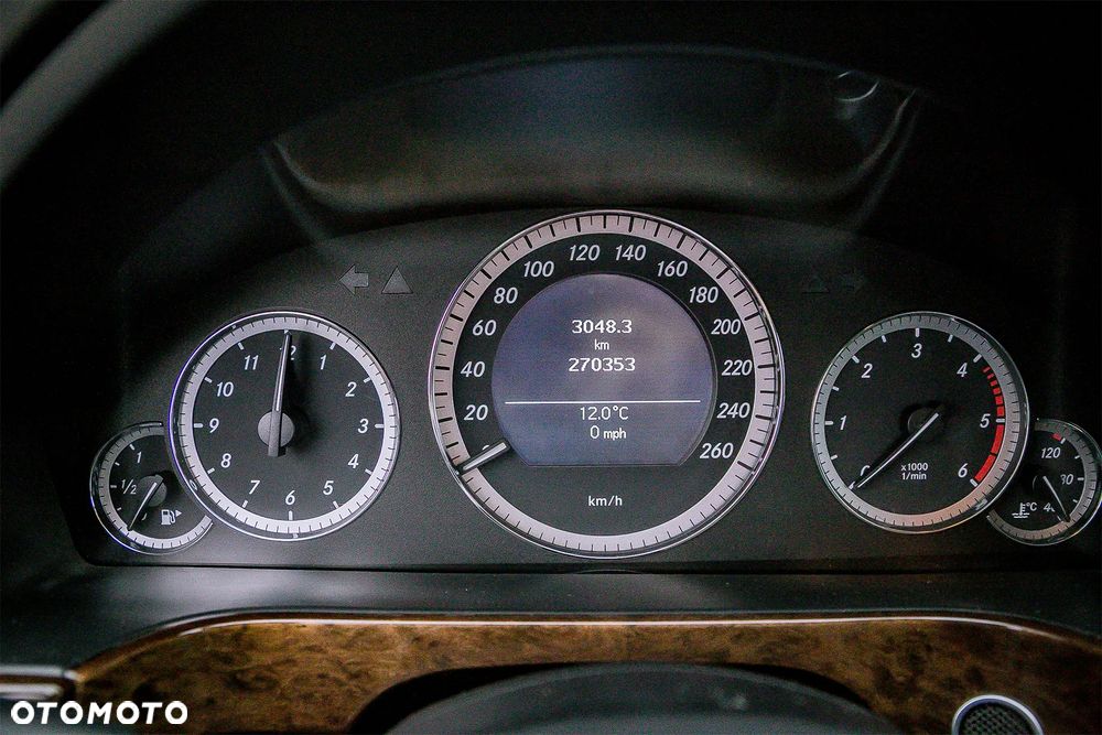 Mercedes-Benz Klasa E 250 CDI BlueEff - 11