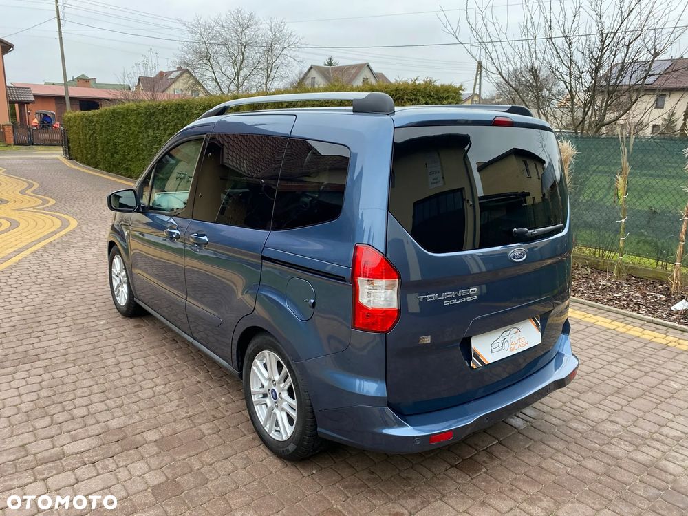 Ford Tourneo Courier 1.5 TDCi Titanium - 10