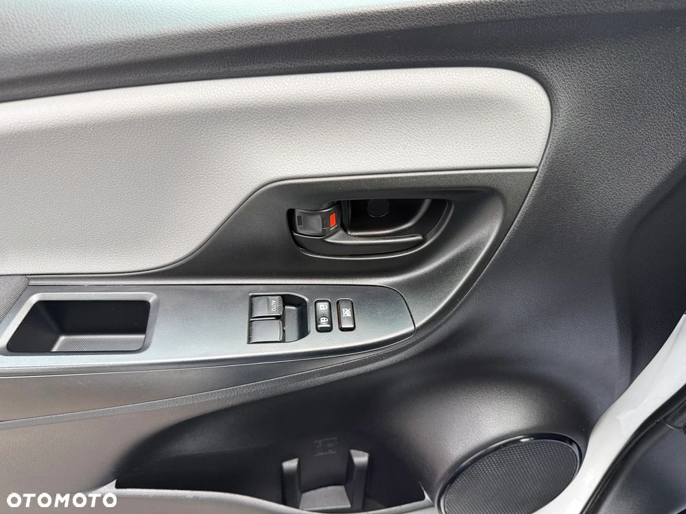 Toyota Yaris Hybrid 100 Active - 11