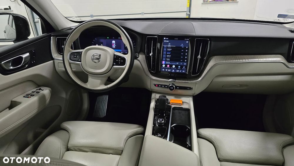 Volvo XC 60 B4 D Plus Dark - 15