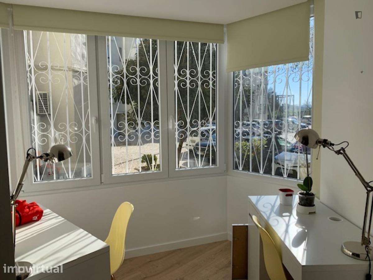 Quarto - localizado em Carcavelos Lisbon - Grande imagem: 4/12