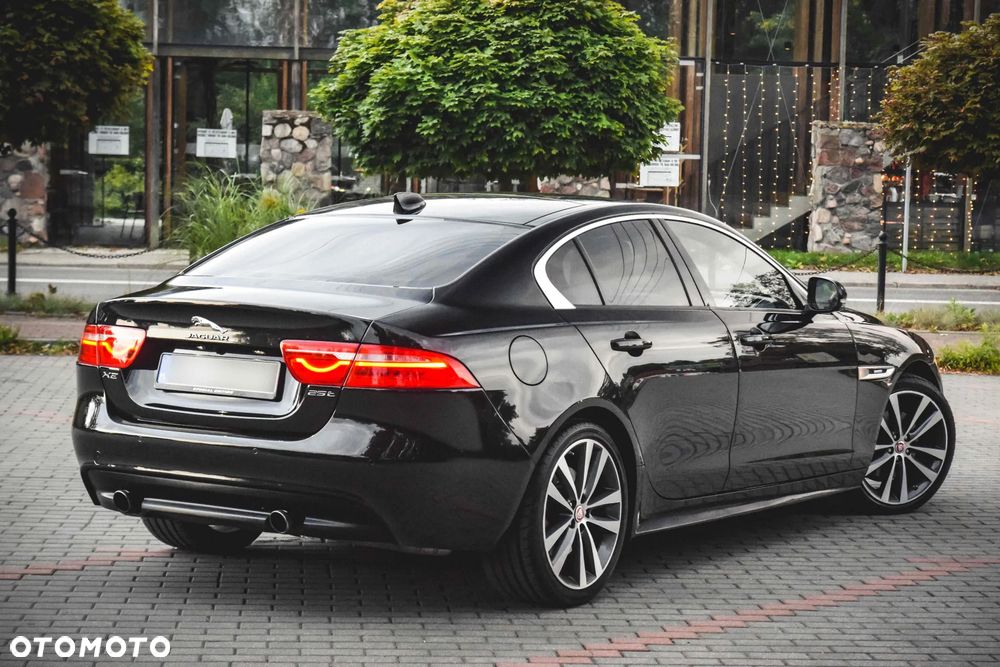 Jaguar Xe 2017 photo 2