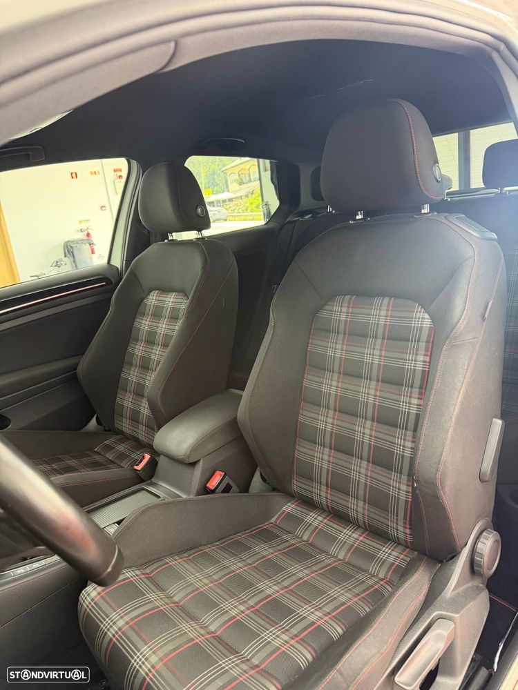 VW Golf GTI Performance BlueMotion - 11