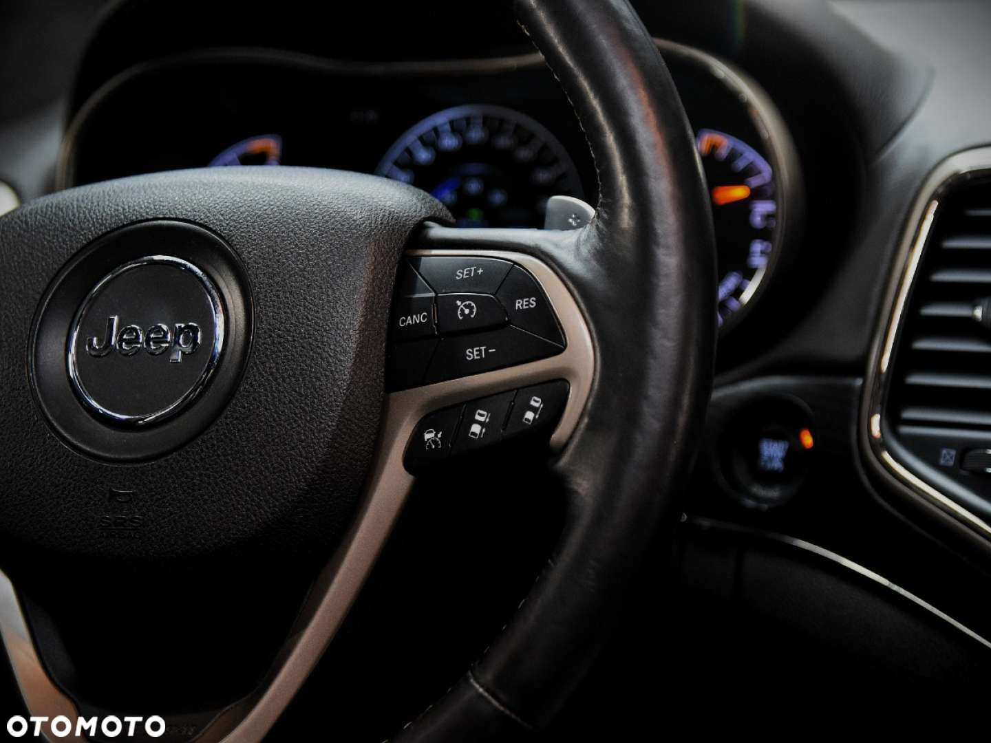 Jeep Grand Cherokee - 19