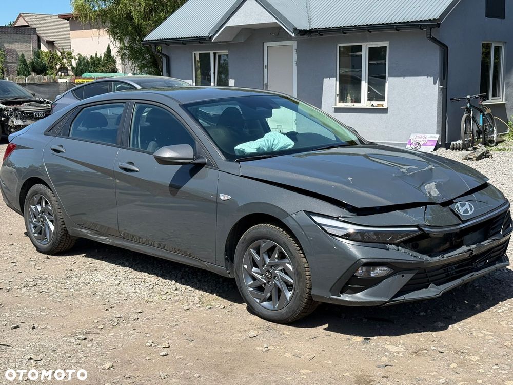 Hyundai Elantra 1.6 Modern CVT - 11