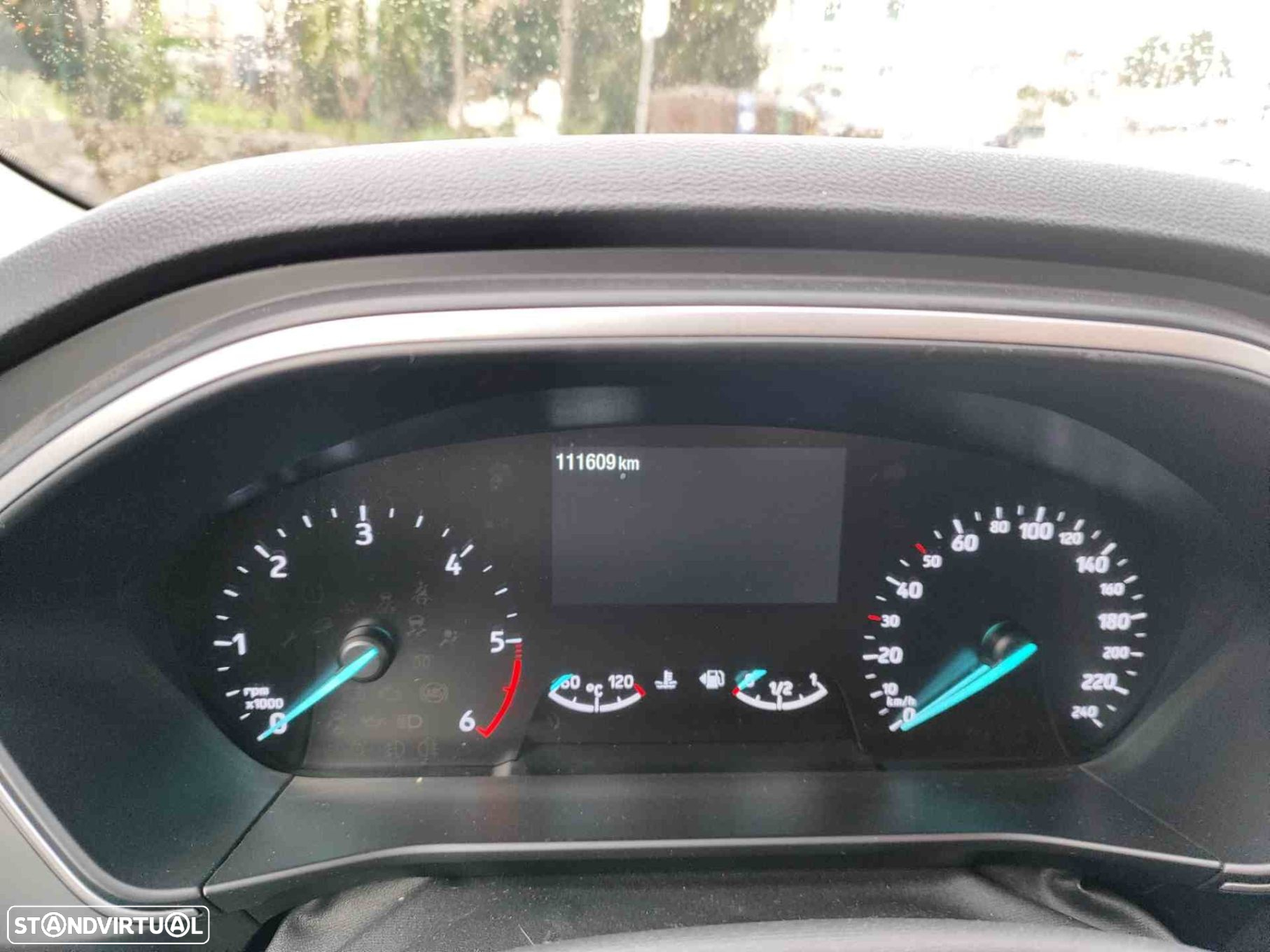 Ford Focus 1.5 TDCi EcoBlue Connected - 9