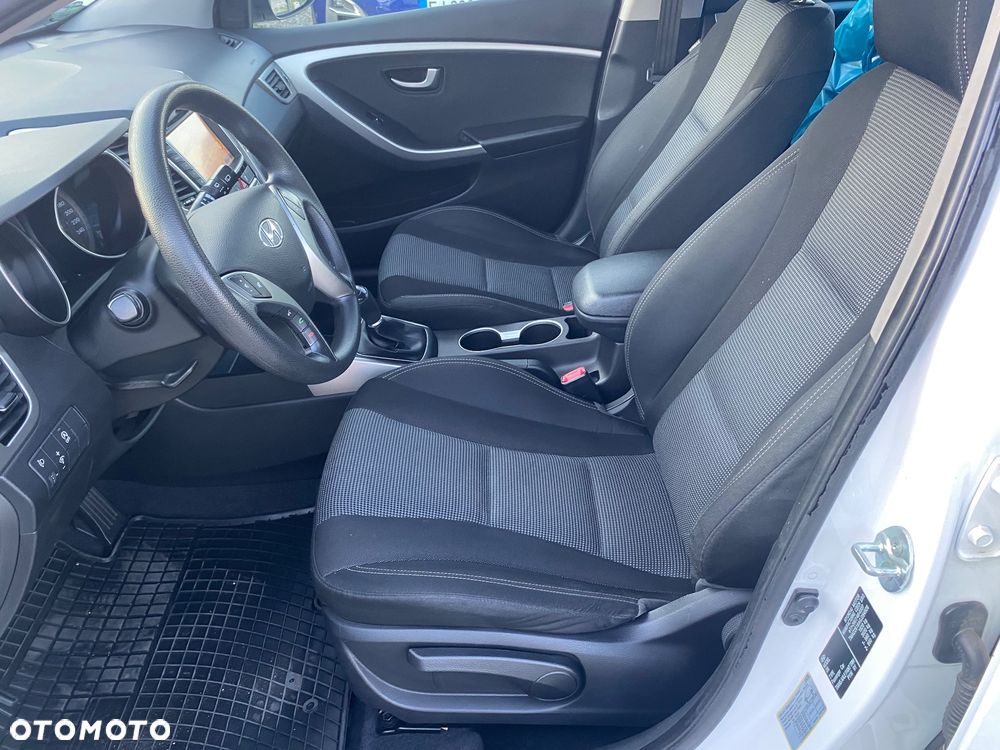 Hyundai i30 blue 1.4 Style - 22