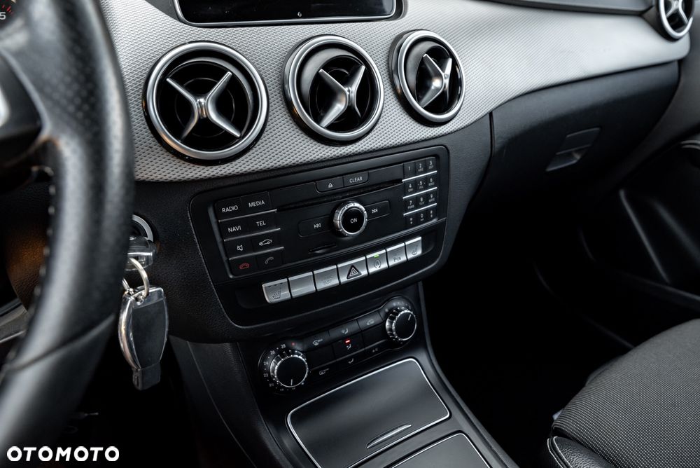 Mercedes-Benz Klasa B 200 (CDI) d 4Matic 7G-DCT AMG Line - 34