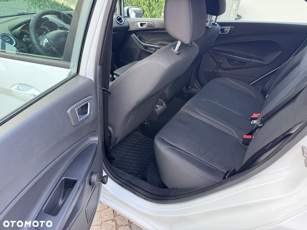 Ford Fiesta - 32