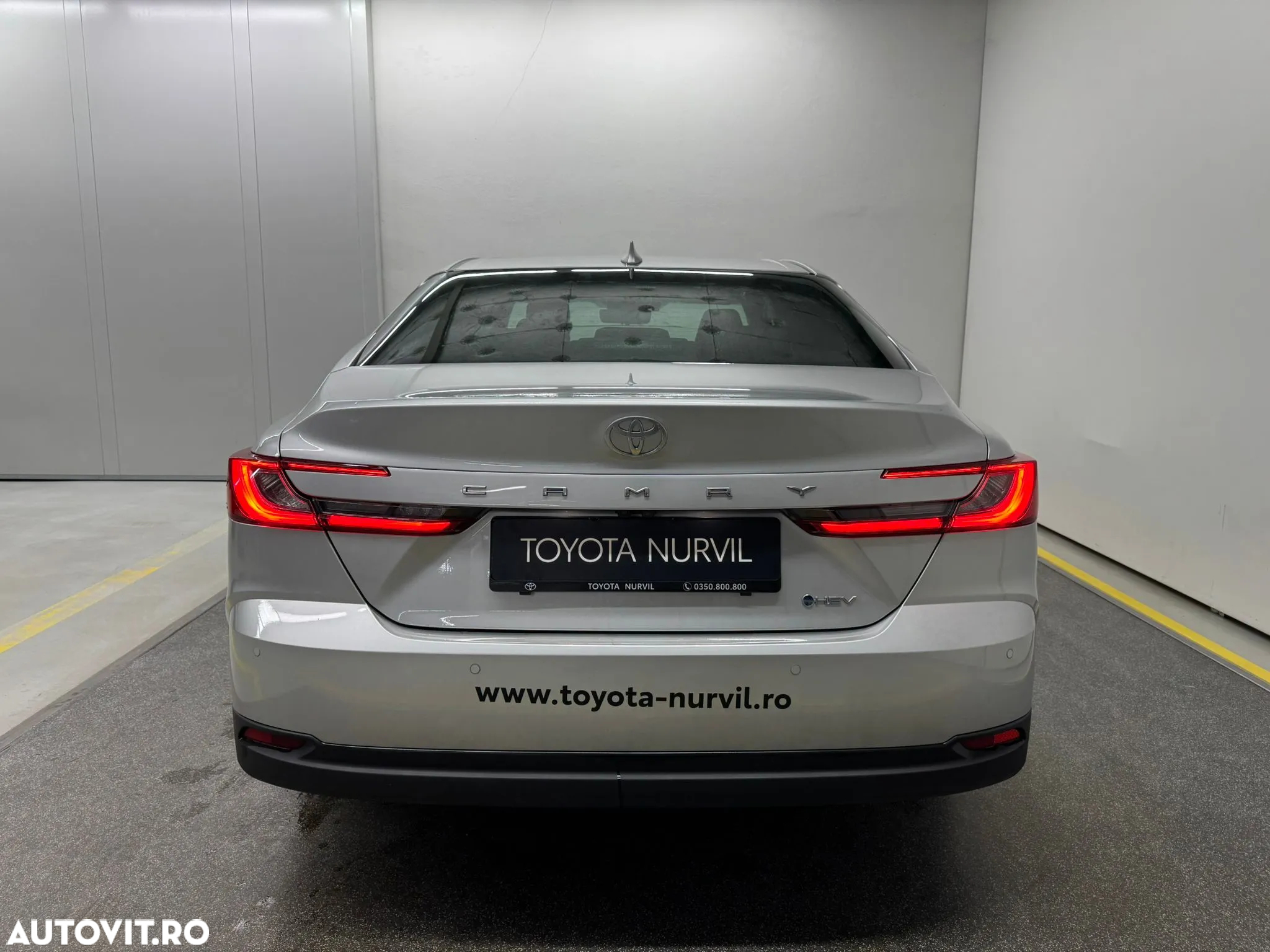 Toyota Camry 2.5 HEV Luxury - 2