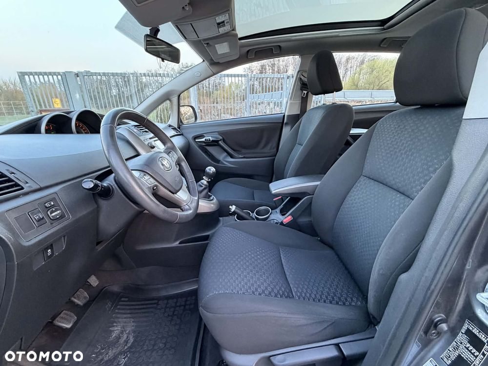 Toyota Verso 2.0 D-4D Sol SW 7os - 32