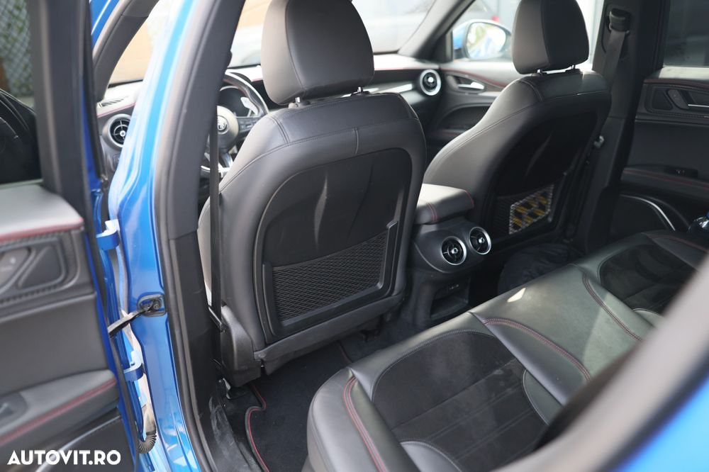 Alfa Romeo Stelvio V6 2.9 Bi-Turbo AT8-Q4 Quadrifoglio - 9