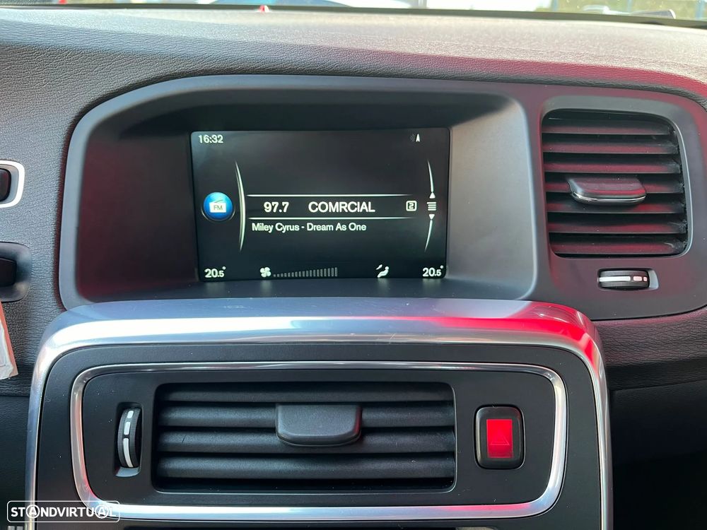 Volvo V60 2.0 D2 Momentum Drive - 23