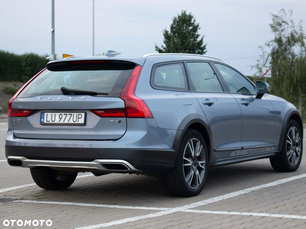 Volvo V90 D4 AWD Momentum - 9