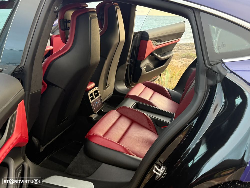 Porsche Taycan Turbo - 12