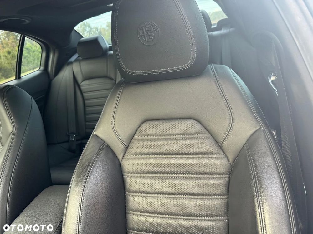 Alfa Romeo Giulia 2.0 Turbo 16V AT8-Q4 Veloce Ti - 16