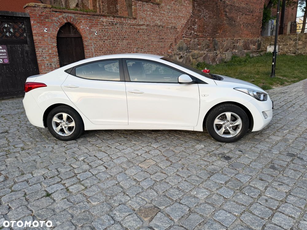 Hyundai Elantra 1.6 Comfort - 30