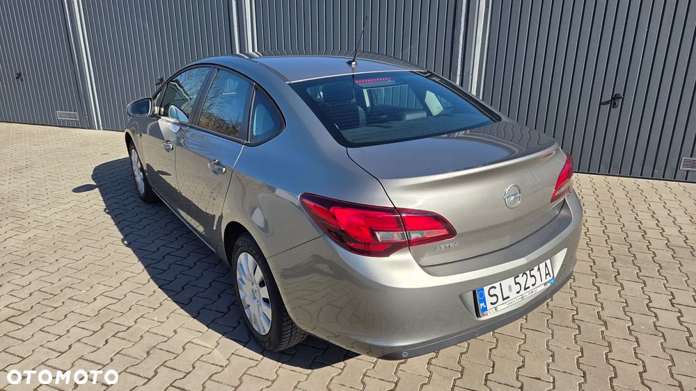 Opel Astra 1.6 Business EU6 - 7