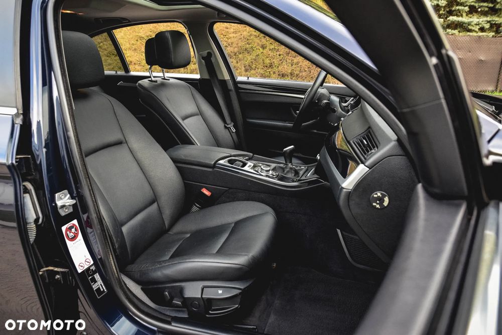 BMW Seria 5 520i - 30
