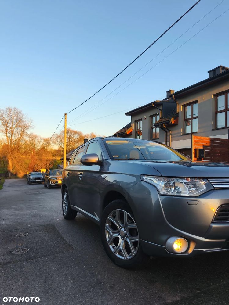 Mitsubishi Outlander PHEV Instyle NAVI + - 3