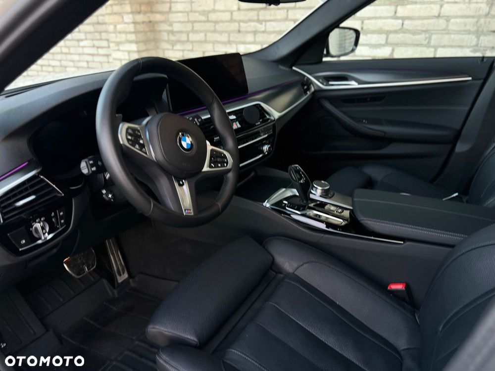 BMW Seria 5 520d xDrive M Sport Edition - 14