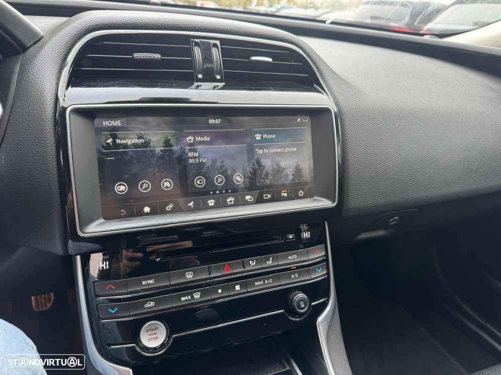 Jaguar XE E-Performance Pure - 11