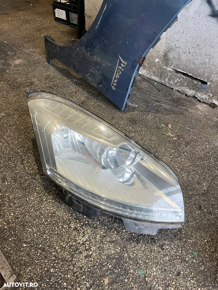 Far dreapta Citroen C4 Picasso 2012 halogen - 2