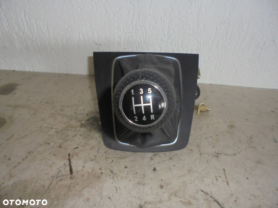 DZWIGNIA ZMIANY BIEGOW AUDI A4 B6 - 2