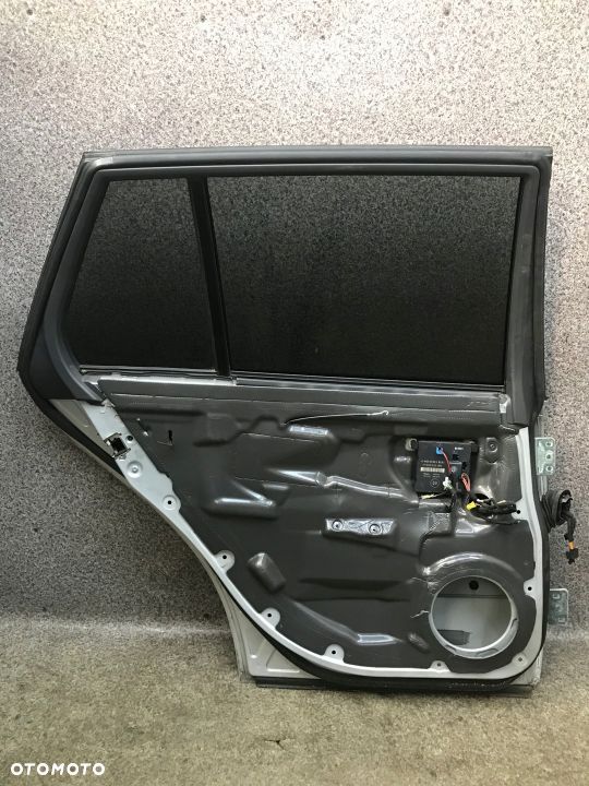 Mercedes W211 drzwi lewy tyl C744 KOMBI ELEGANCE - 7