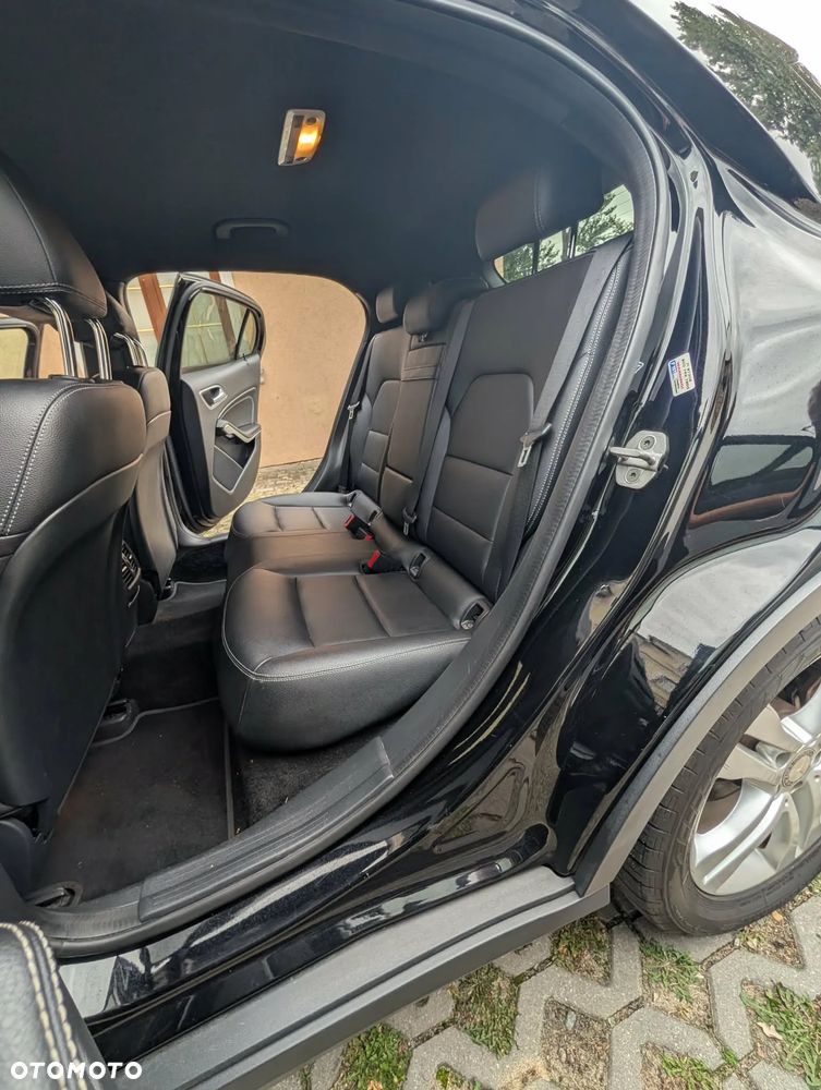 Mercedes-Benz GLA 250 7G-DCT UrbanStyle Edition - 23