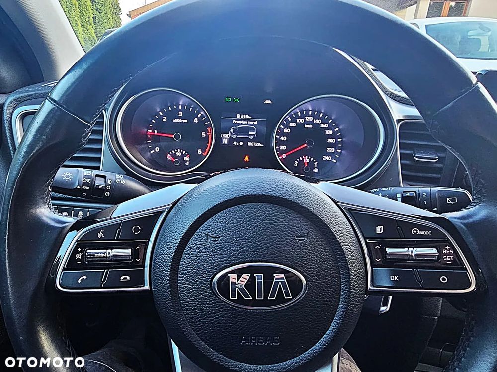 Kia Ceed 1.6 CRDi mHEV L Business Line - 18