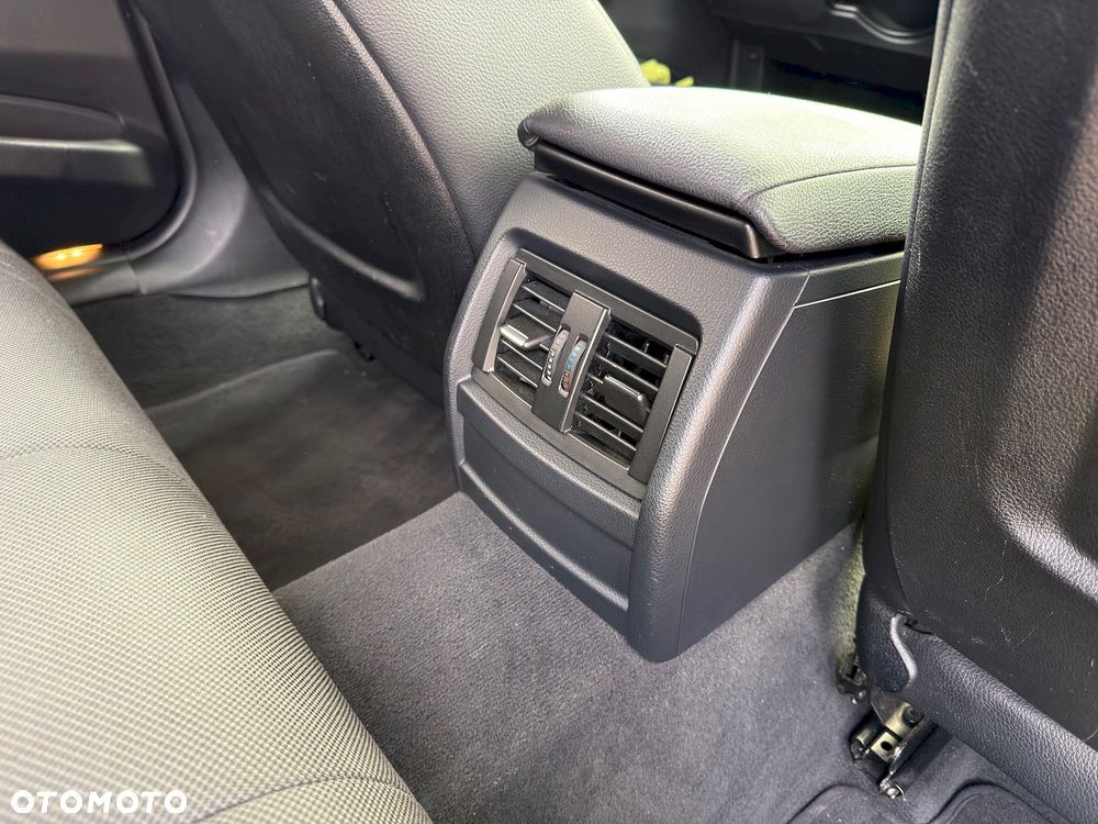 BMW Seria 3 318d Modern Line - 24