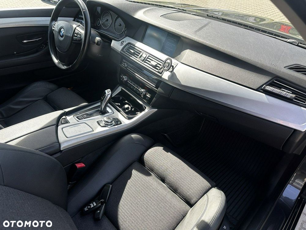 BMW Seria 5 530d Touring - 14