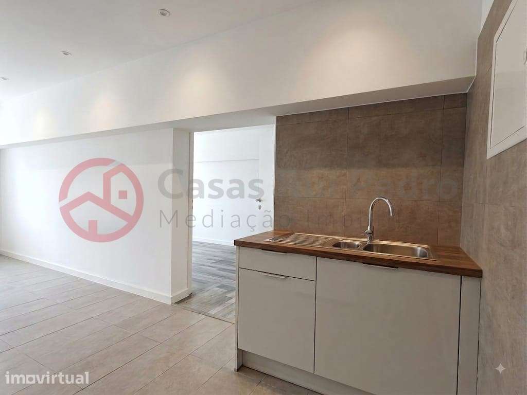 Loja transformada em apartamento em Setúbal - Grande imagem: 5/19