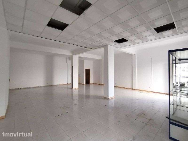 Vende-se Loja em Amora - Grande imagem: 2/4